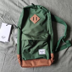 NWT Herschel Heritage Crossbody Bag – Dark Green & Tan